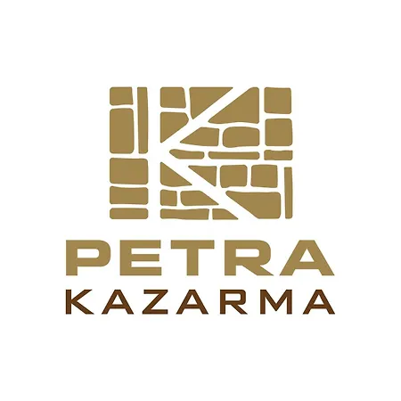 Villa Petra Kazarma *